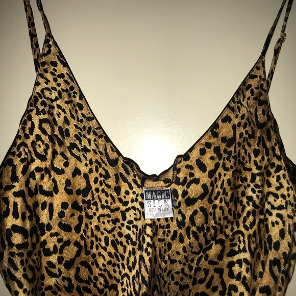 100% silk tank top. 🐆 - Picture 3 of 3